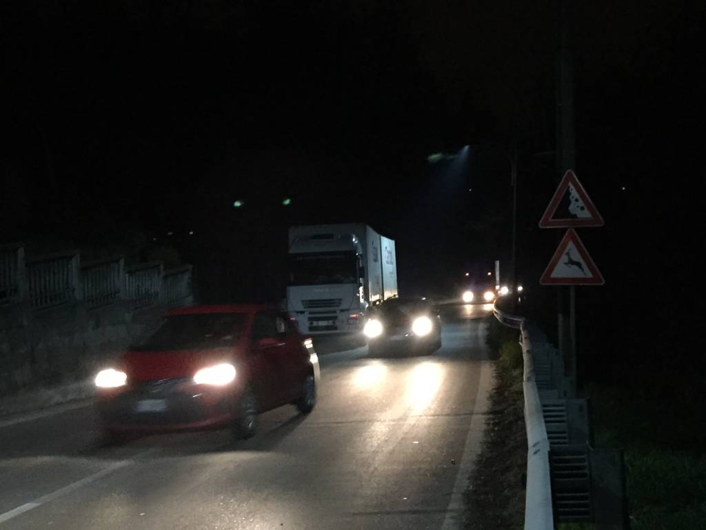 Camion bloccato, traffico in tilt