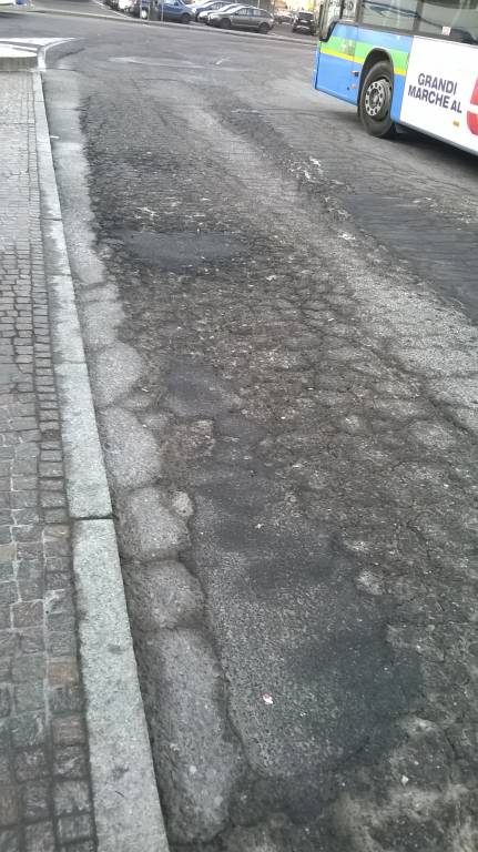 foto del piazzale delle Ferrovie dello Stato