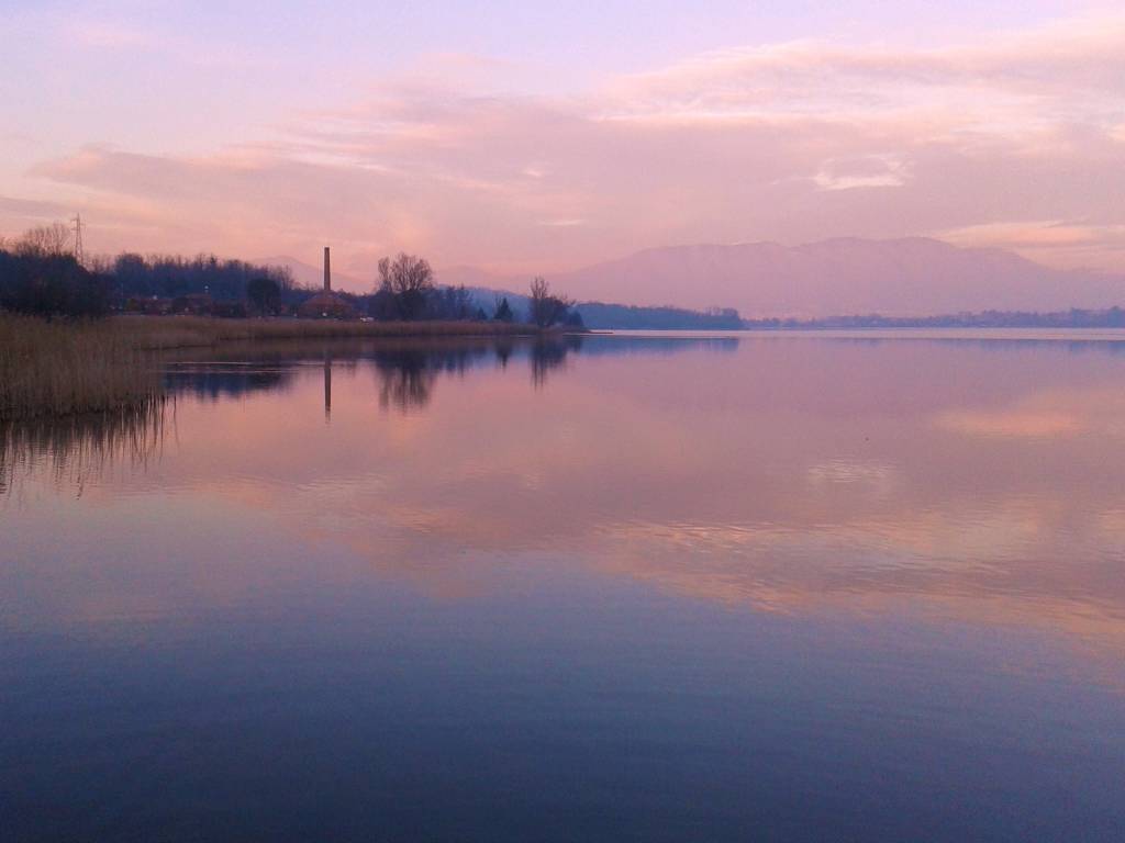 Il lago d\'inverno a Mercallo