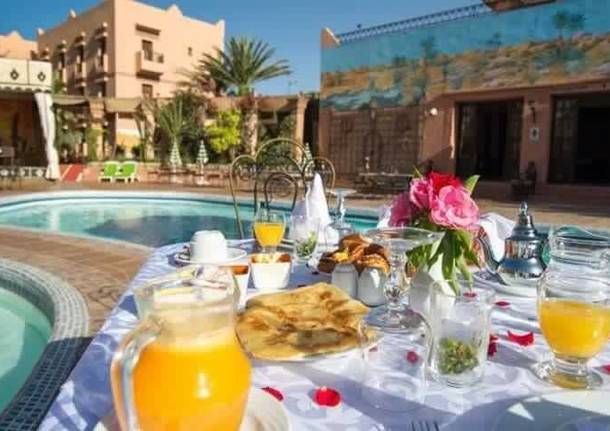 Una bella colazione vicino al deserto del Marocco