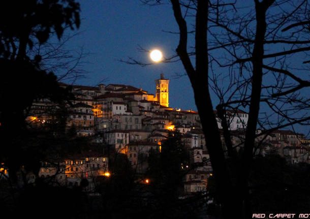 Luna sopra il Sacro monte