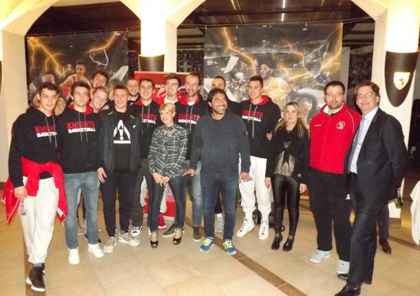 Basket: tour nei manieri. La squadra visita il maniero S.Martino