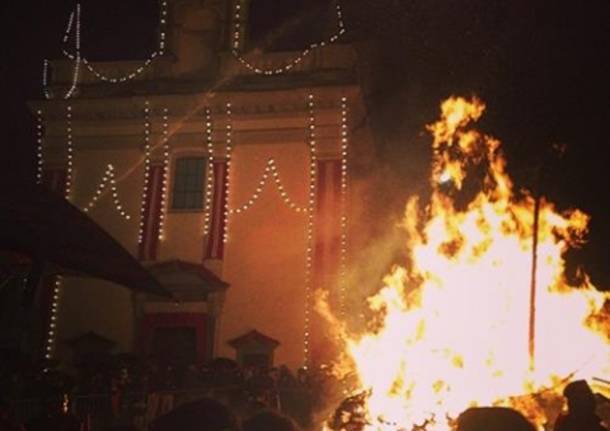 Falò di Sant'Antonio, un viso nel fuoco