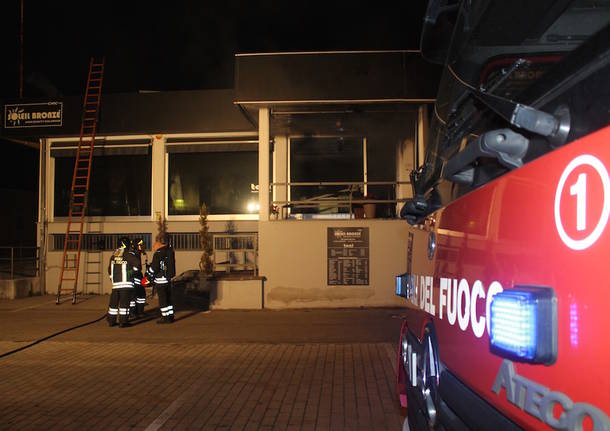 Incendio in un centro abbronzature