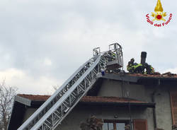 Incendio tetto a Groppello di Gavirate