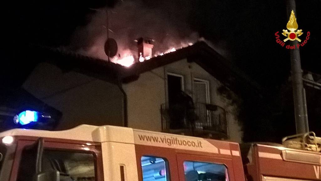 incendio tetto cavaria con premezzo 19 gennaio 2016