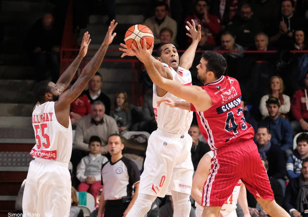 Openjobmetis Varese – EA7 Milano 64-86