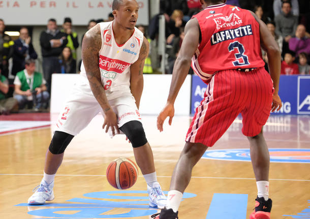 Openjobmetis Varese - EA7 Milano 64-86