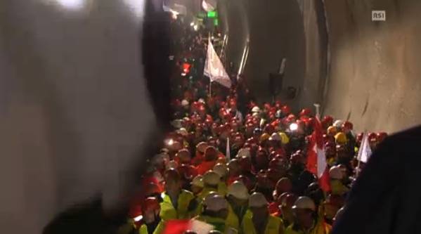 Si apre la galleria del Ceneri, grande festa delle maestranze