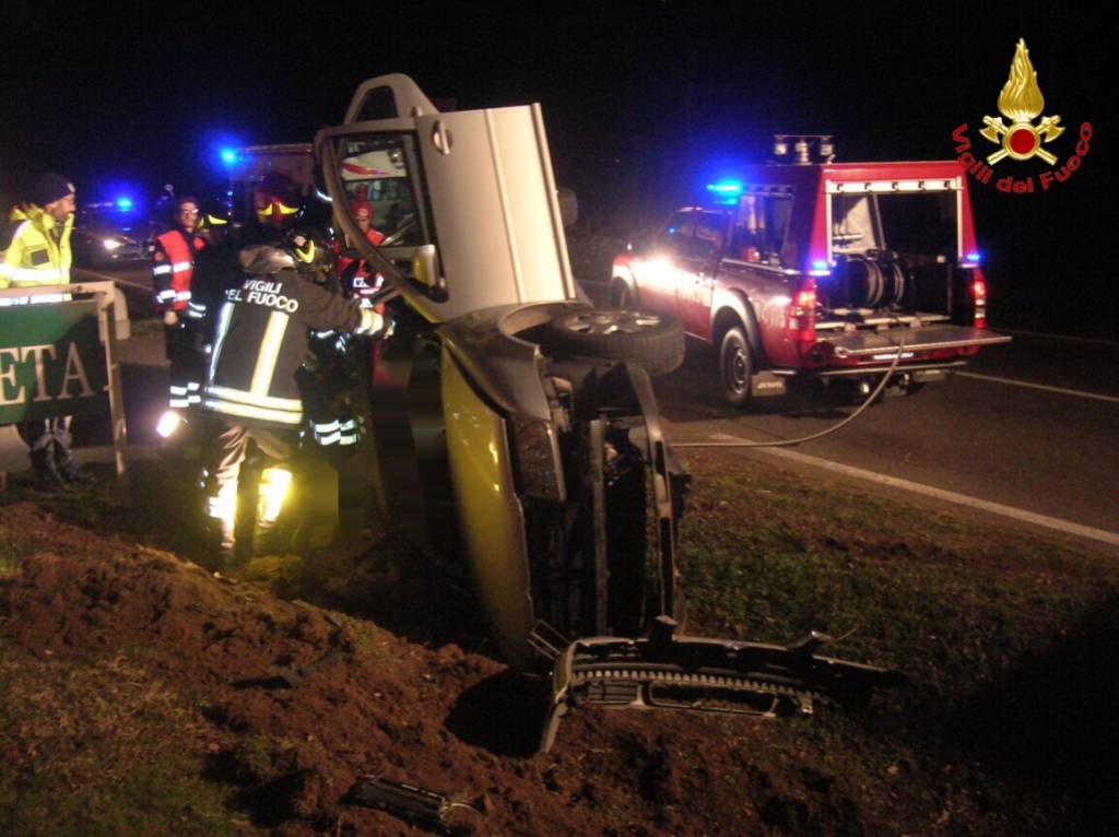 Si ribalta con l'auto in Corso Sempione