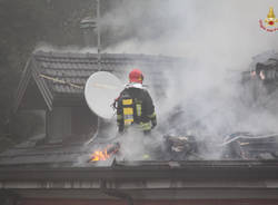 Brucia il tetto di una villa liberty a Sacro Monte