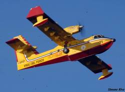 Canadair al lavoro per la Val Vigezzo