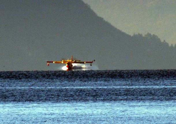 Canadair in azione per la Valle Vigezzo