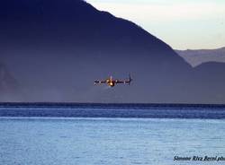 Canadair al lavoro per la Val Vigezzo