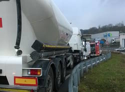 Frontale a Lozza, traffico in tilt