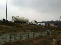 Frontale a Lozza, traffico in tilt