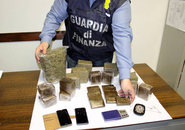 frontalieri della droga cuveglio gdf