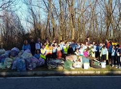 Gli scout puliscono la città