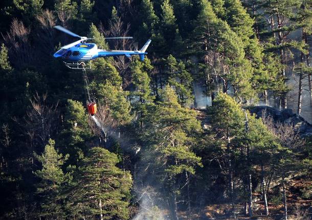 In fiamme i boschi della Valle Vigezzo