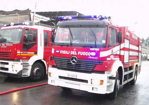 Incendio a Legnano in un capannone