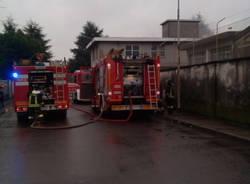 Incendio in una fabbrica dismessa a Legnano