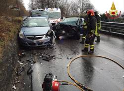 Incidente a Cuvio, scontro tra due auto