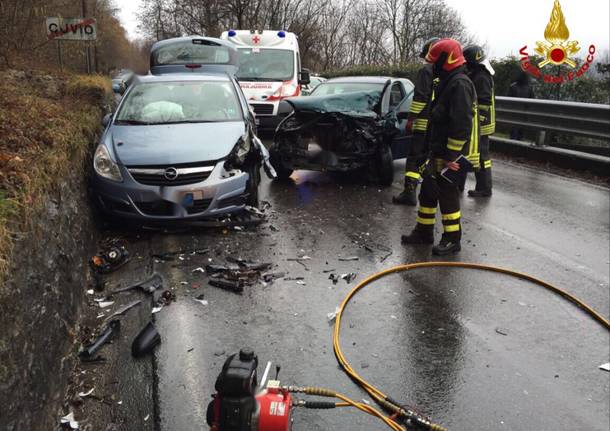 Incidente a Cuvio, scontro tra due auto