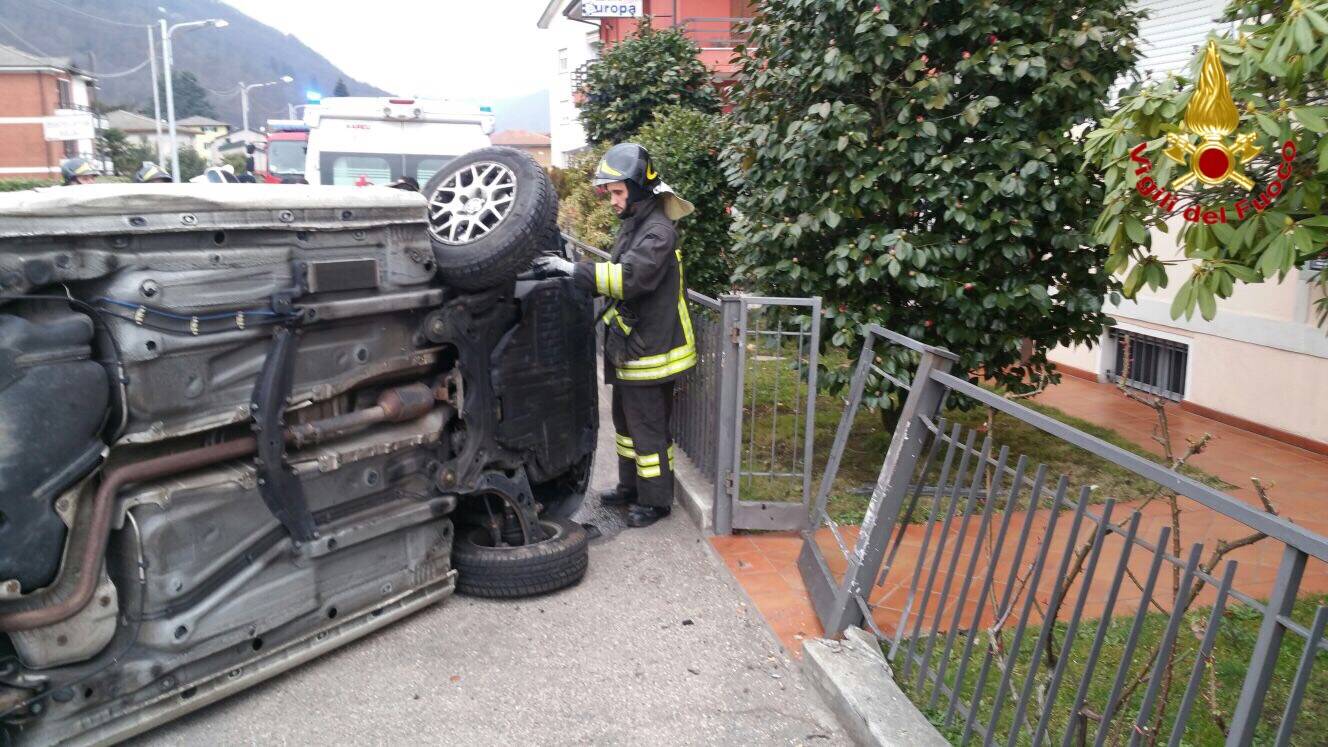 incidente stradale lavena ponte tresa 26 febbraio 2016