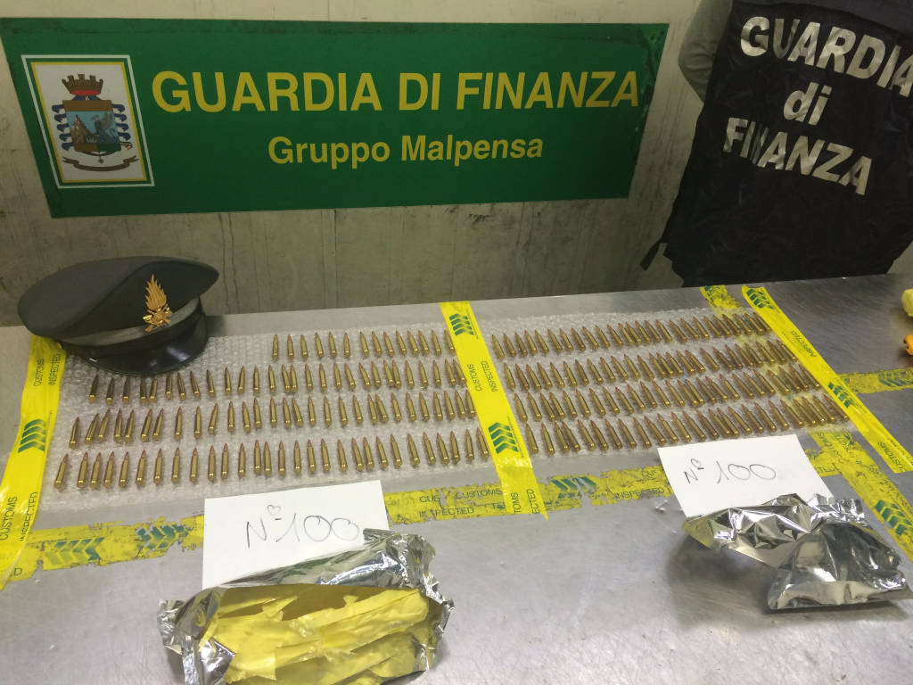 La Guardia di Finanza sequestra 200 proiettili da guerra a Malpensa