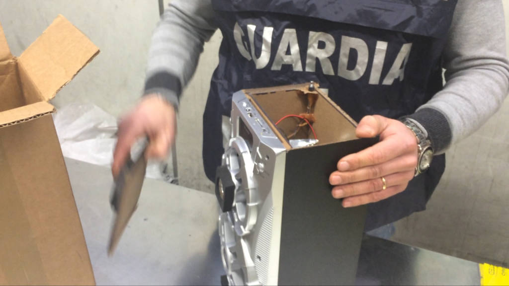 La Guardia di Finanza sequestra 200 proiettili da guerra a Malpensa