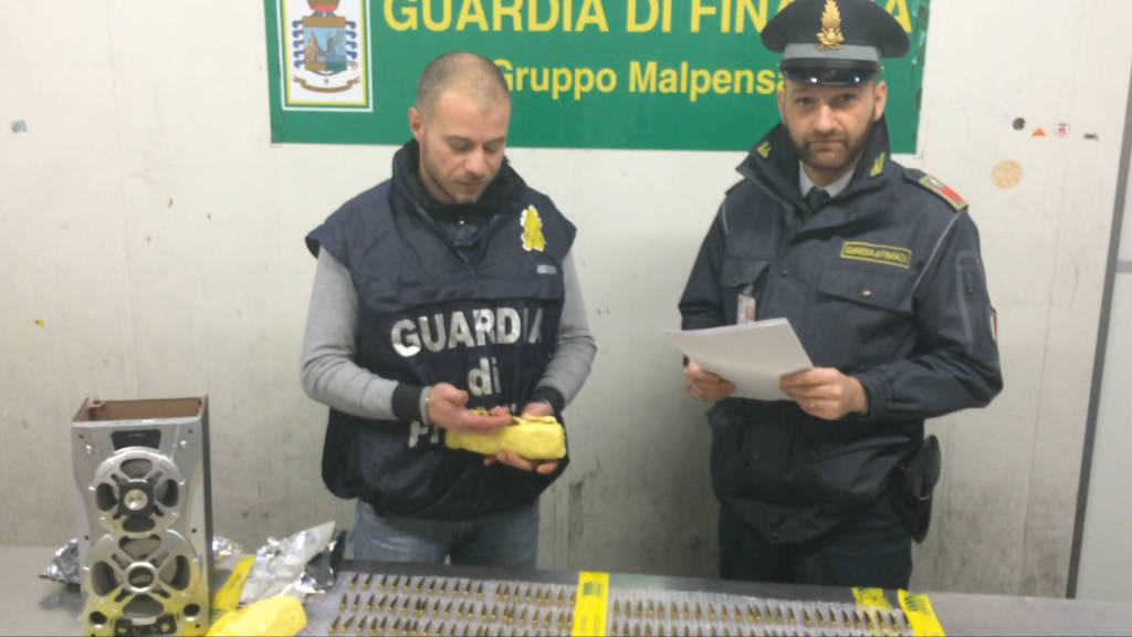 La Guardia di Finanza sequestra 200 proiettili da guerra a Malpensa