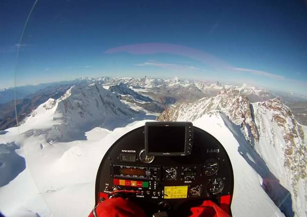 Sorvolando laghi e montagne