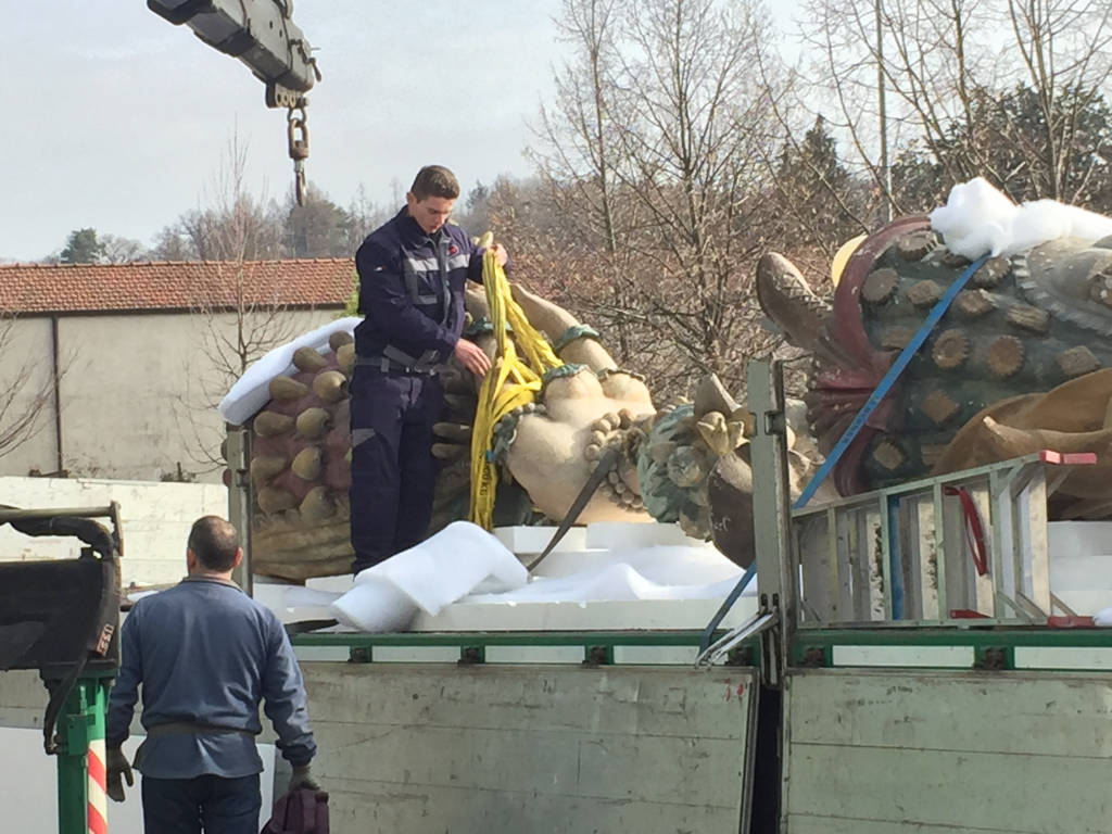 Le statue di expo a Induno olona