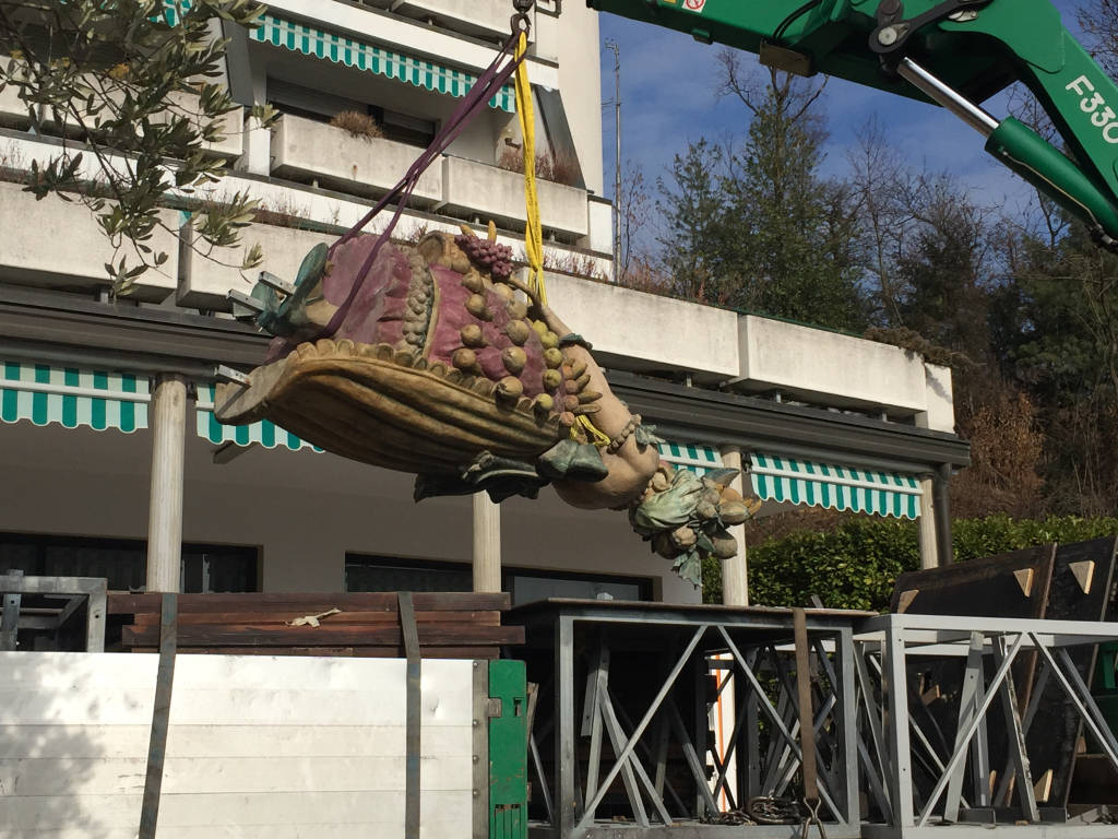 Le statue di expo a Induno olona