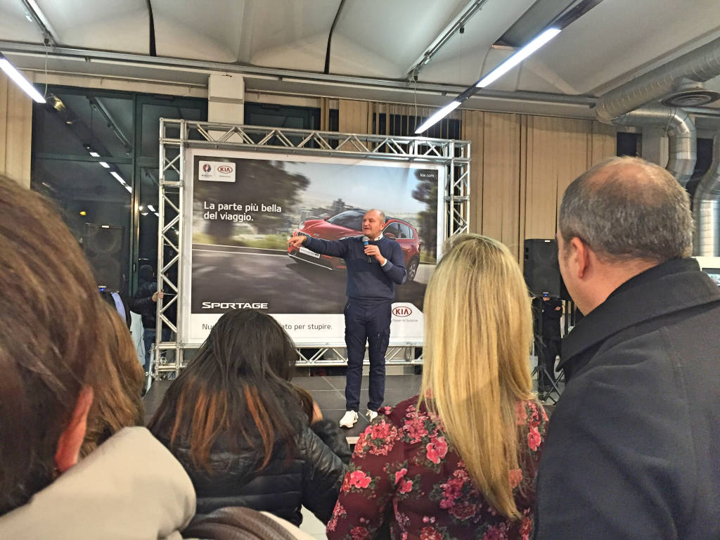 Musica, gin e Pucci alla presntazione della nuova Kia