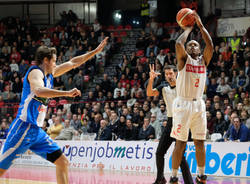 Openjobmetis Varese - Betaland Capo d'Orlando 81-82