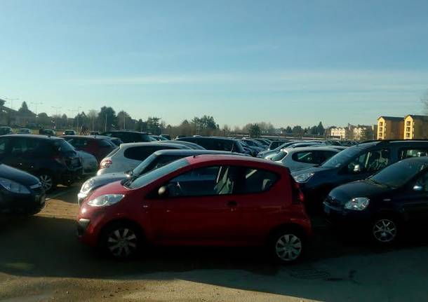 Parcheggio selvaggio in via Monte Rosa