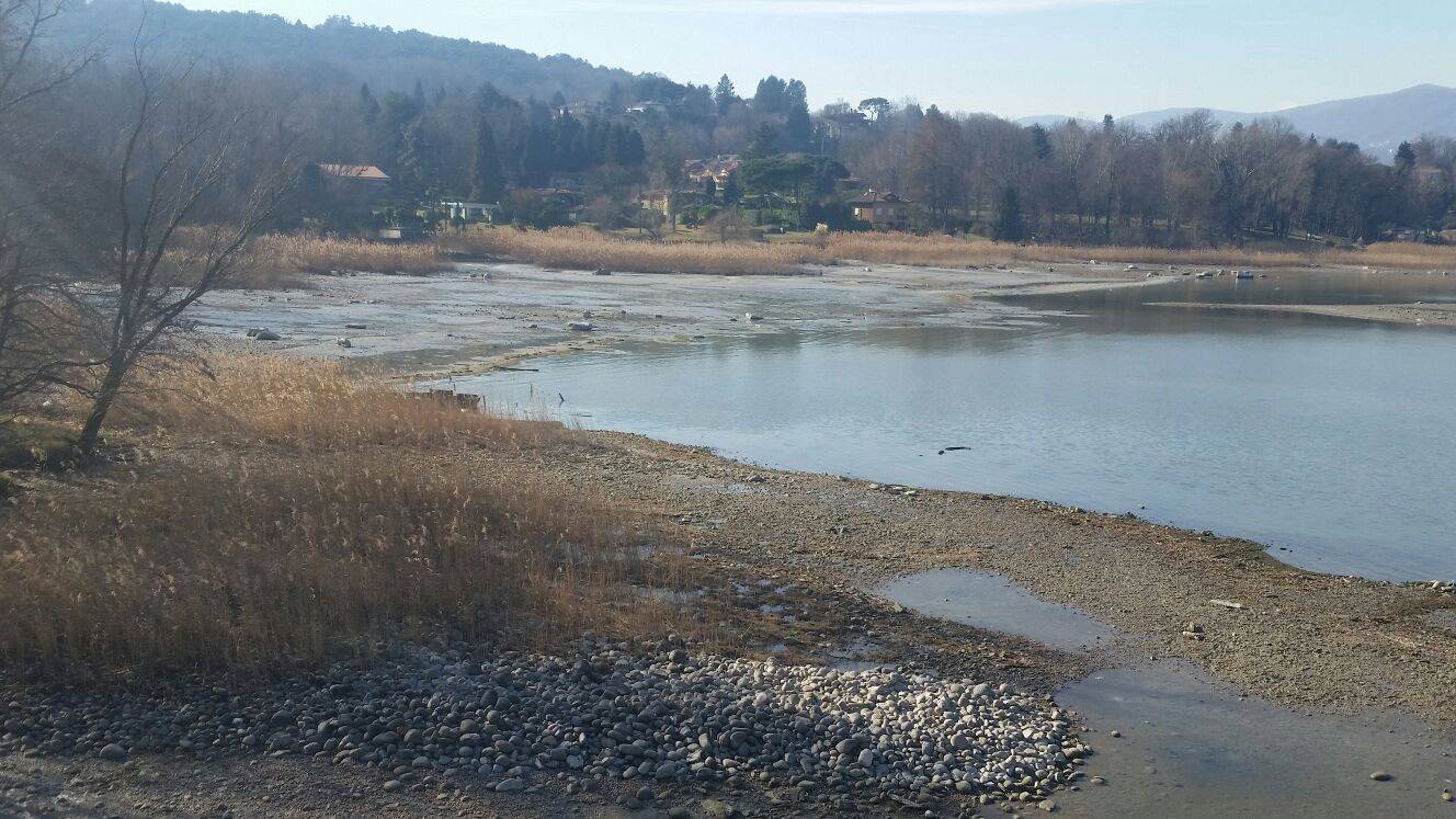 Ranco, il lago "si allontana"