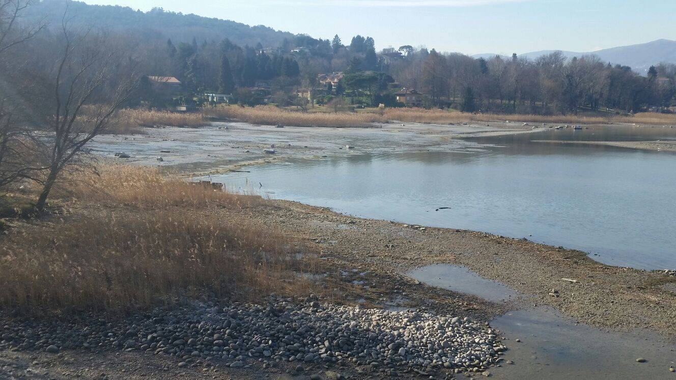 Ranco, il lago "si allontana"