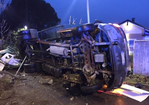 Ribaltamento sulla sp1