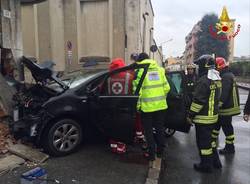 Schianto all'incrocio tra via Isonzo e via Galvani