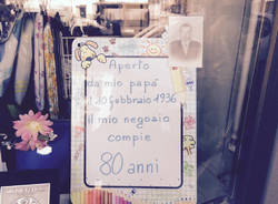 Una "vetrina di compleanno" per gli 80 anni della drogheria Gervasini