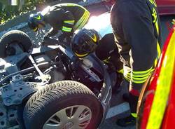 Auto ribaltata a Lavena Ponte Tresa