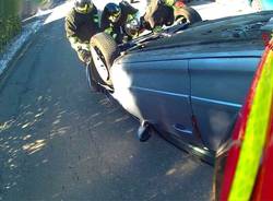 Auto ribaltata a Lavena Ponte Tresa