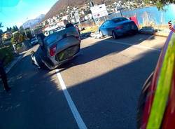 Auto ribaltata a Lavena Ponte Tresa