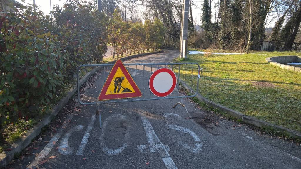 Ciclabile chiusa a Cazzago Brabbia