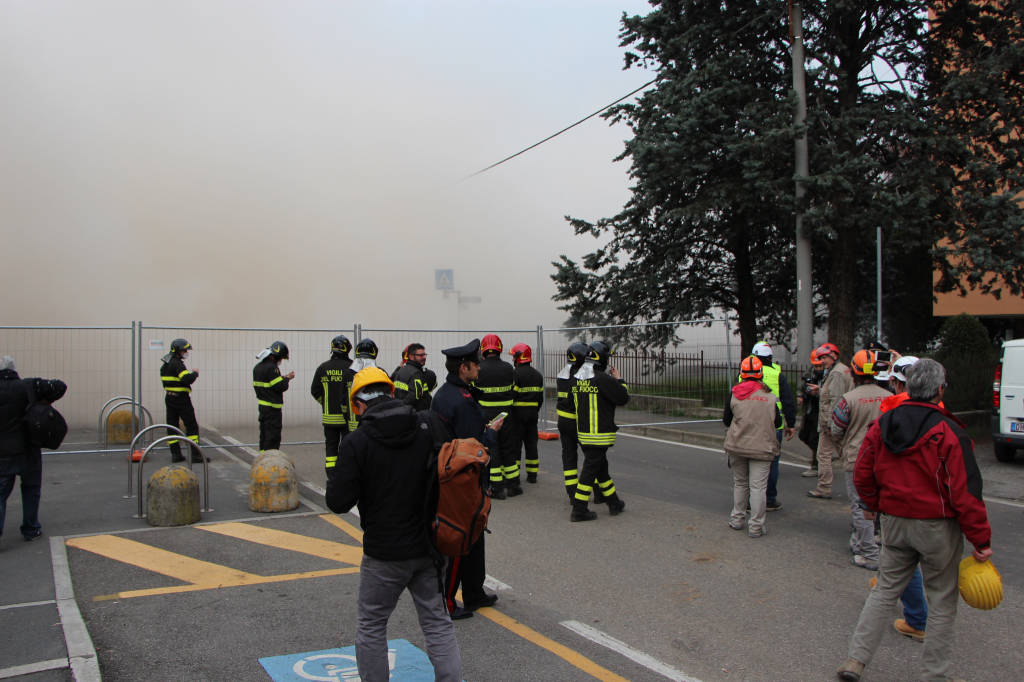 Demolizione a Saronno, l'implosione