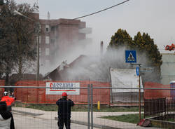 Demolizione a Saronno, l'implosione