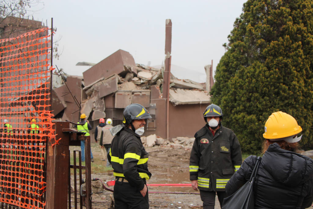 Demolizione a Saronno, l'implosione