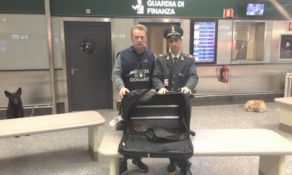 Droga a Malpensa, nascosta in ogni maniera